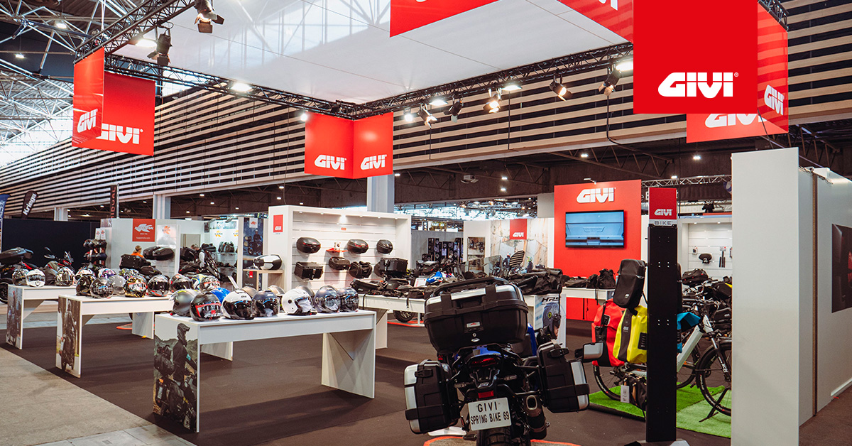 Salon+du+2+Roues%2C+GIVI+a+%C3%A9quip%C3%A9+les+Transalp+750+et+1300+GS+pour+l%27%C3%A9v%C3%A9nement+fran%C3%A7ais+le+plus+prestigieux+de+l%27ann%C3%A9e.