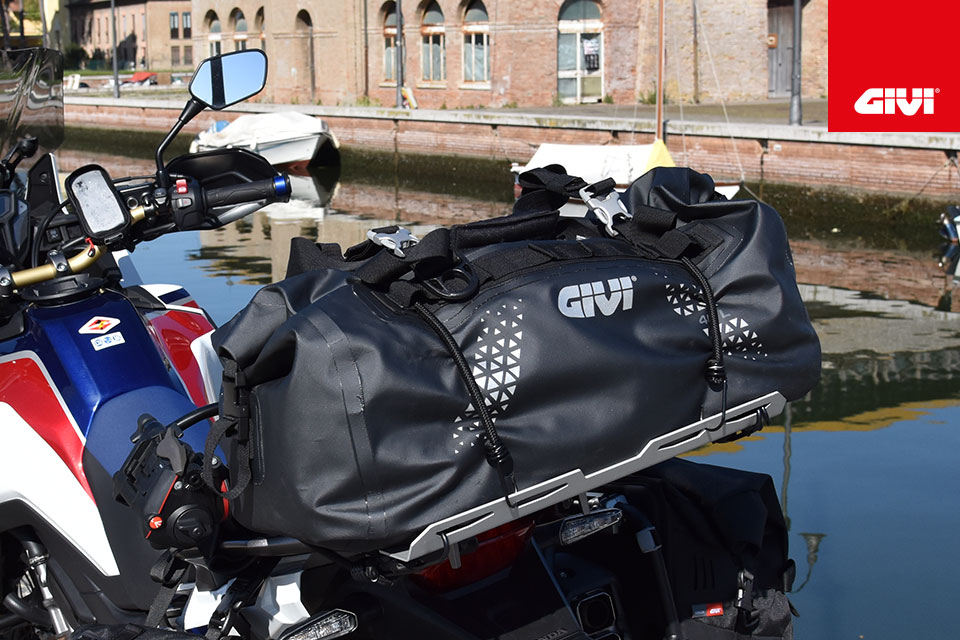 BOLSA IMPERMEABLE 30 LTS ULTIMA-T GIVI ¡ENVIO GRATIS!