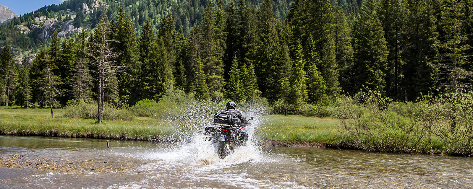COME+ATTRAVERSARE+UN+FIUME+IN+MOTO